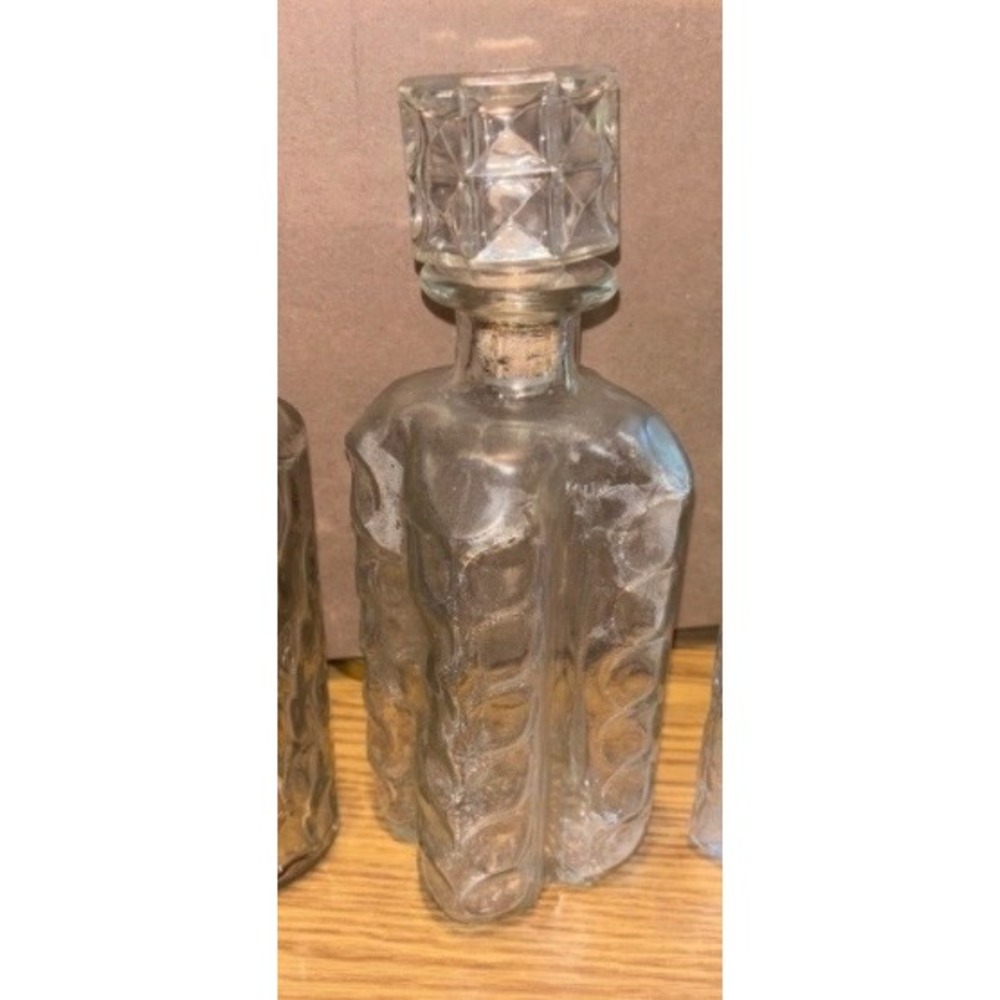 Vintage Clear Glass Decanter Scalloped Four Sided Bottle Faceted Diamond Stopper